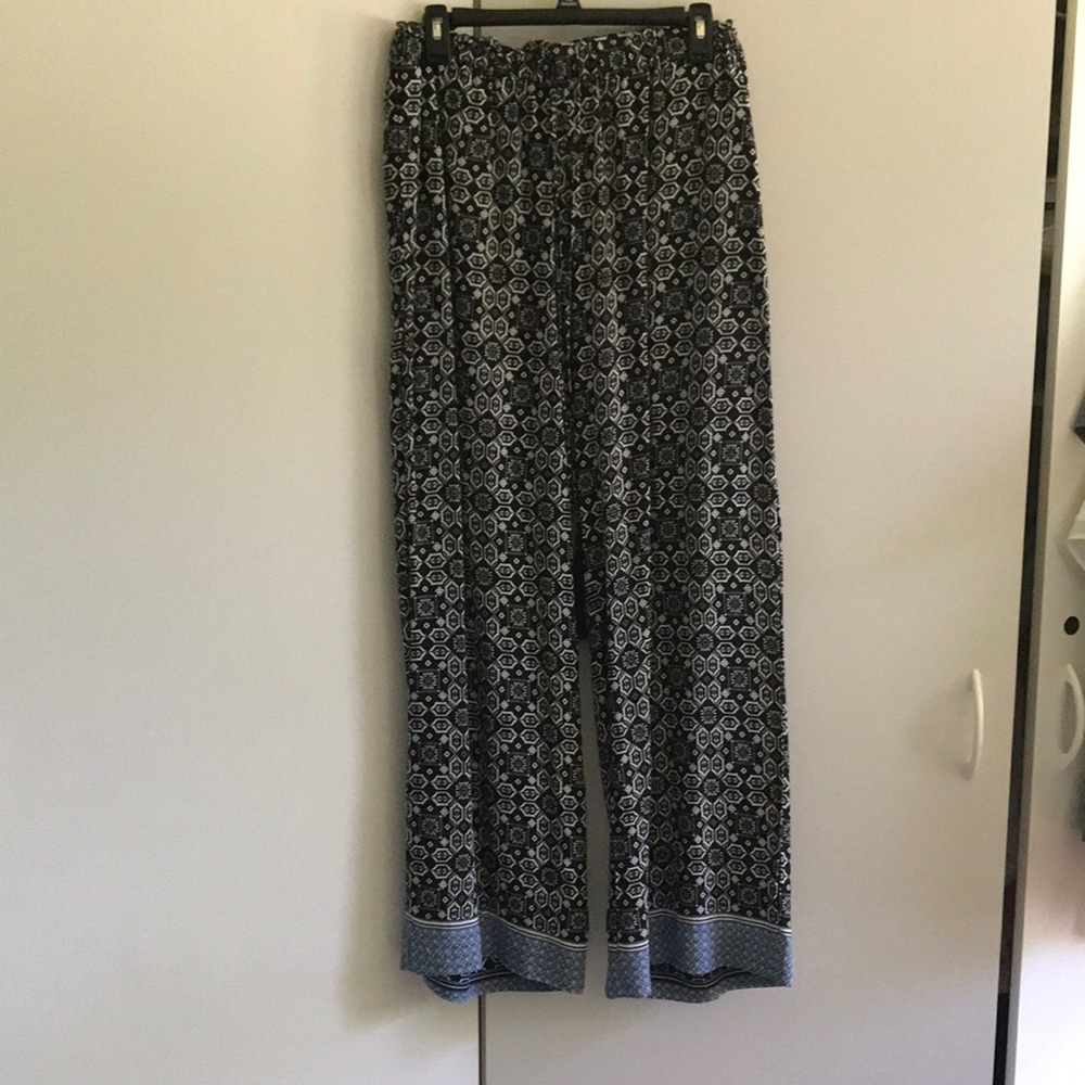 NWT Large mosaic print pant w/blue detail @ cuff.